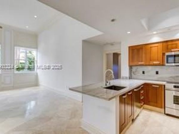 60 Edgewater Dr, Unit LE, Coral Gables, FL 33133