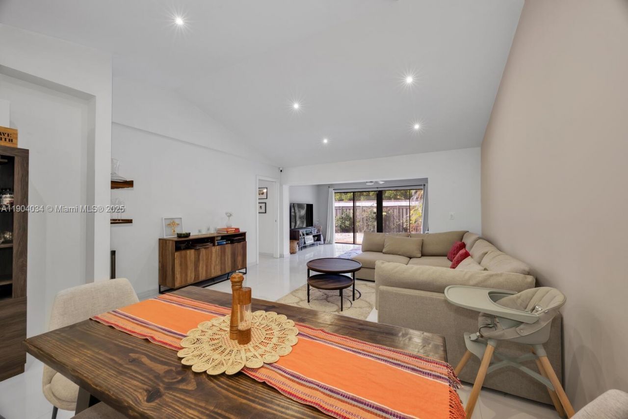 8596 SW 115th Pl, Miami, FL 33173 Photo