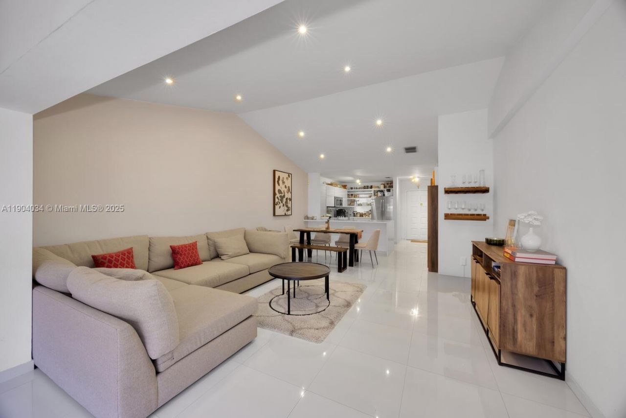 8596 SW 115th Pl, Miami, FL 33173 Photo