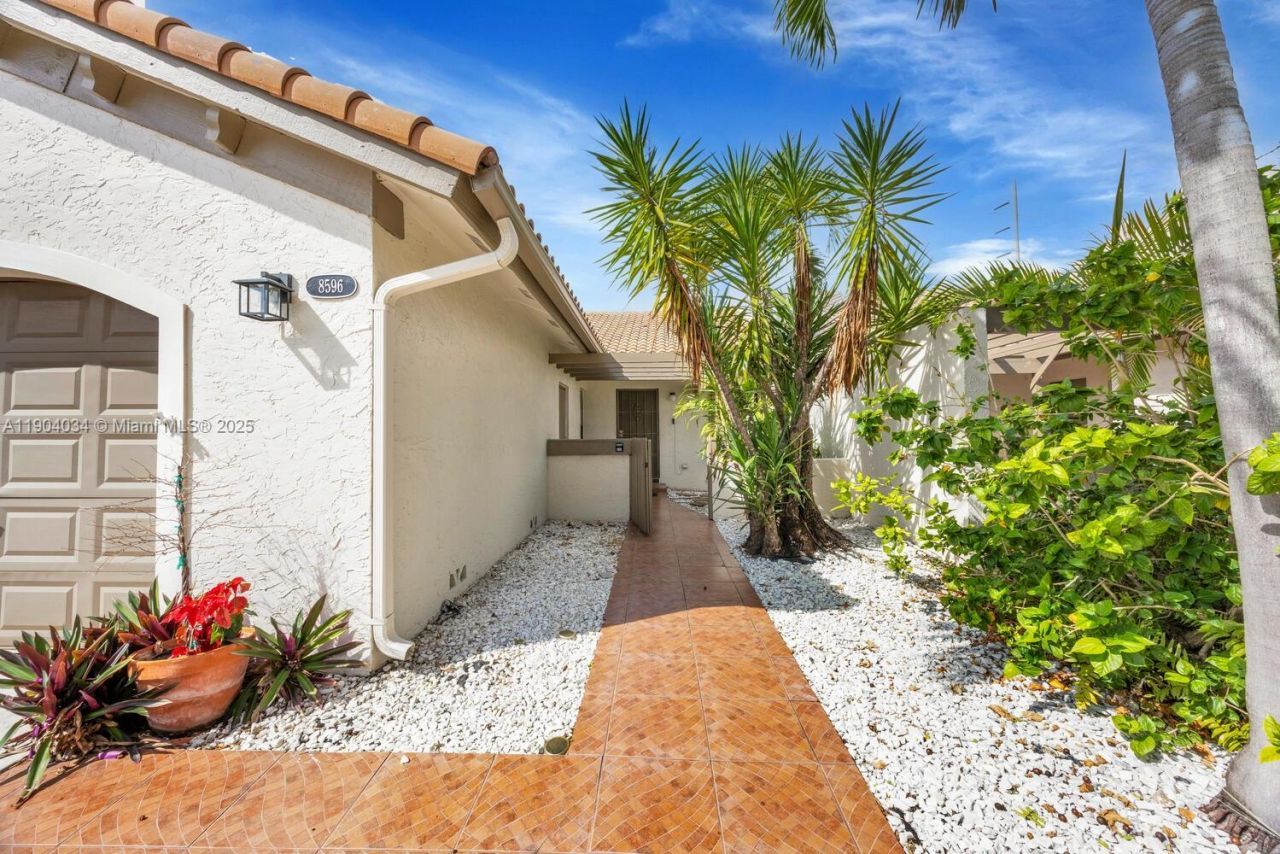 8596 SW 115th Pl, Miami, FL 33173 Photo