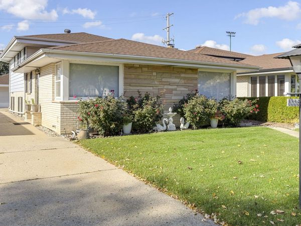 8556 N Oriole Avenue, Niles, IL 60714