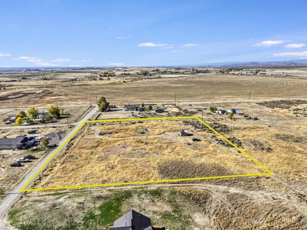 584 N Circle, Shoshone, ID 83352