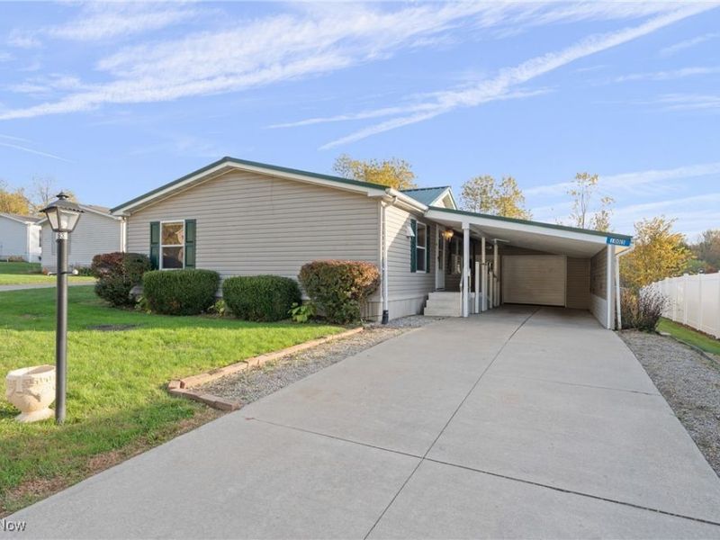 1005 Overlook Drive SW, Canton, OH 44706 Photo 1