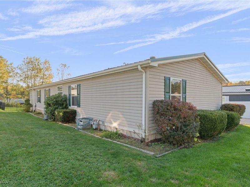 1005 Overlook Drive SW, Canton, OH 44706 Photo 2