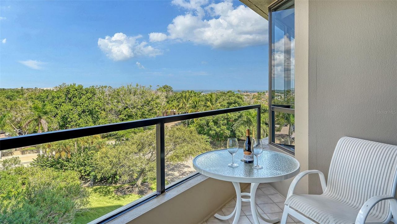 1211 Gulf Of Mexico Drive, Unit 301, Longboat Key, FL 34228 Photo