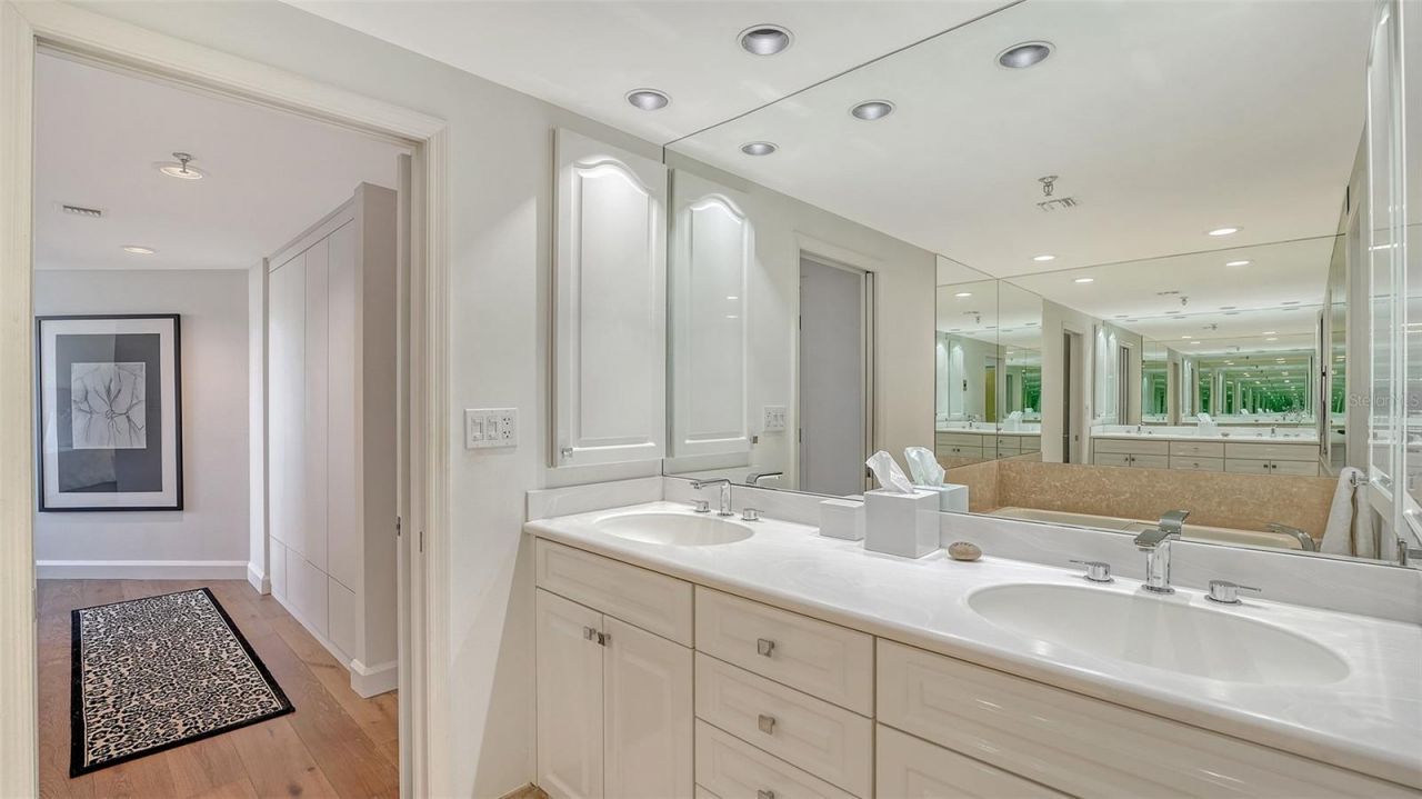 1211 Gulf Of Mexico Drive, Unit 301, Longboat Key, FL 34228 Photo