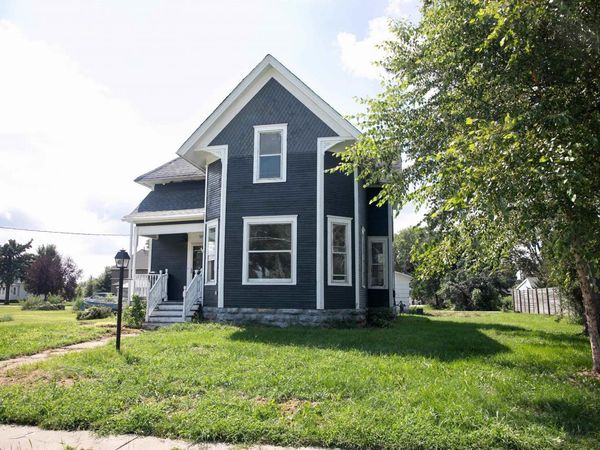 705 Crisman Street, Dysart, IA 52224