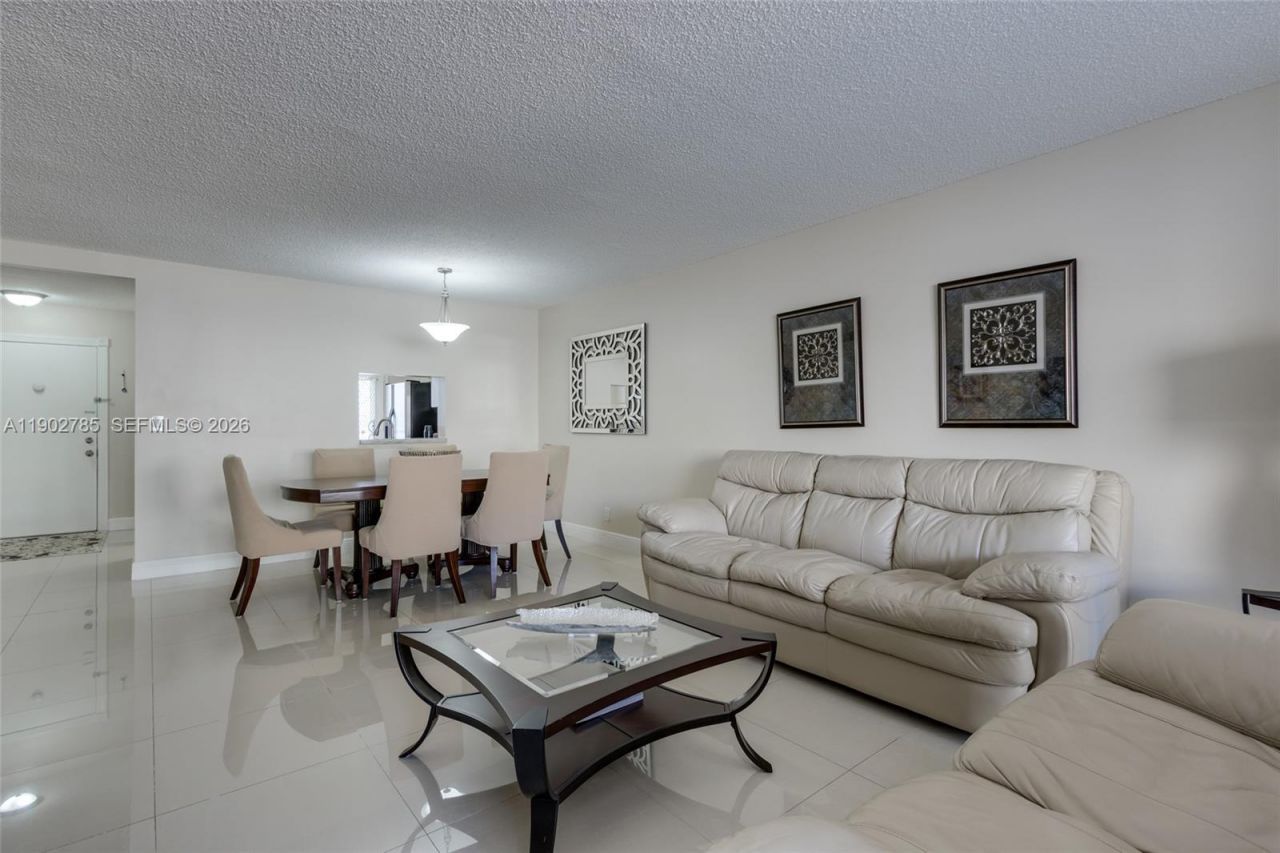 420 NE 12th Ave, Unit 208, Hallandale Beach, FL 33009 Photo