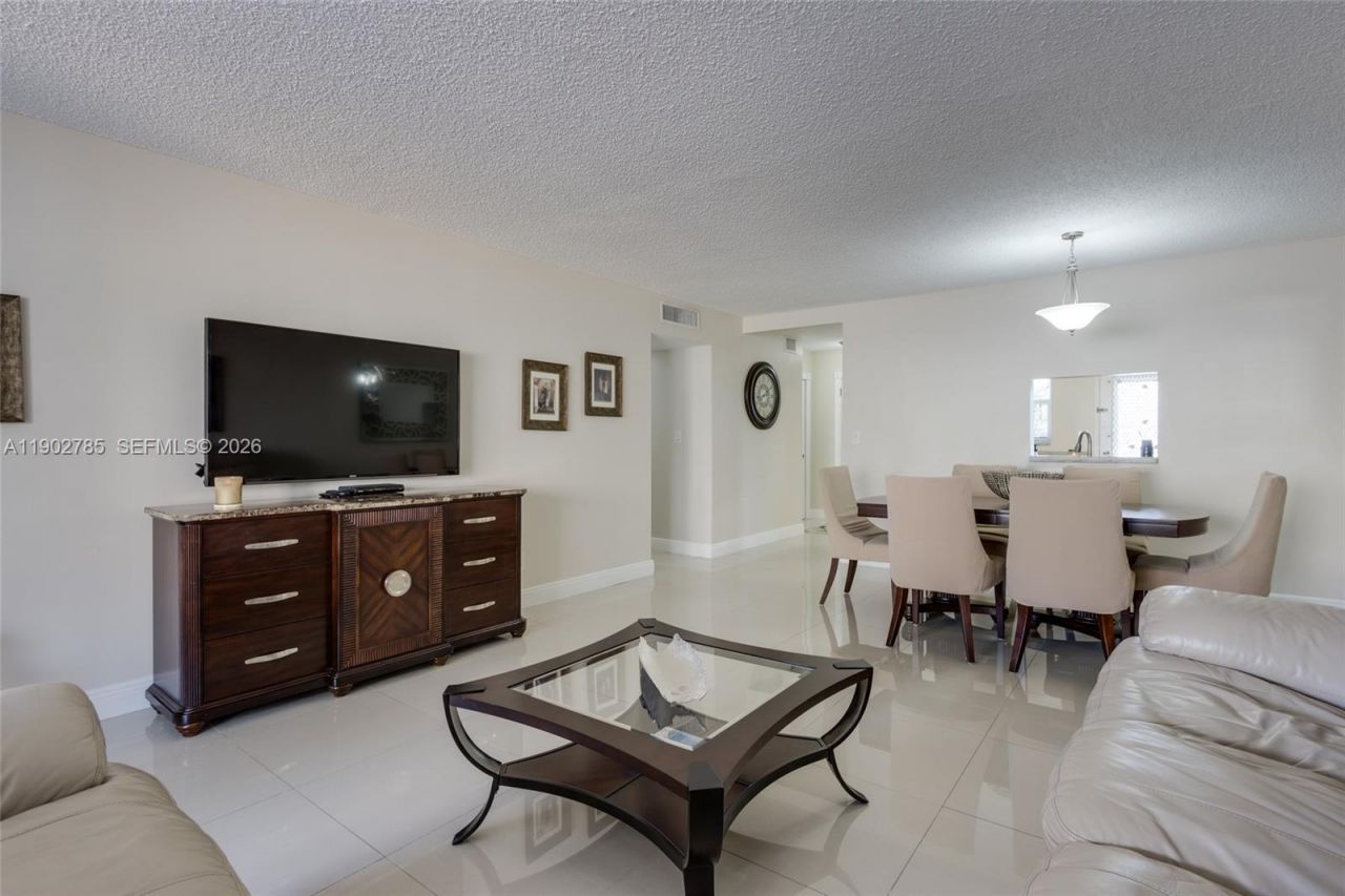 420 NE 12th Ave, Unit 208, Hallandale Beach, FL 33009 Photo