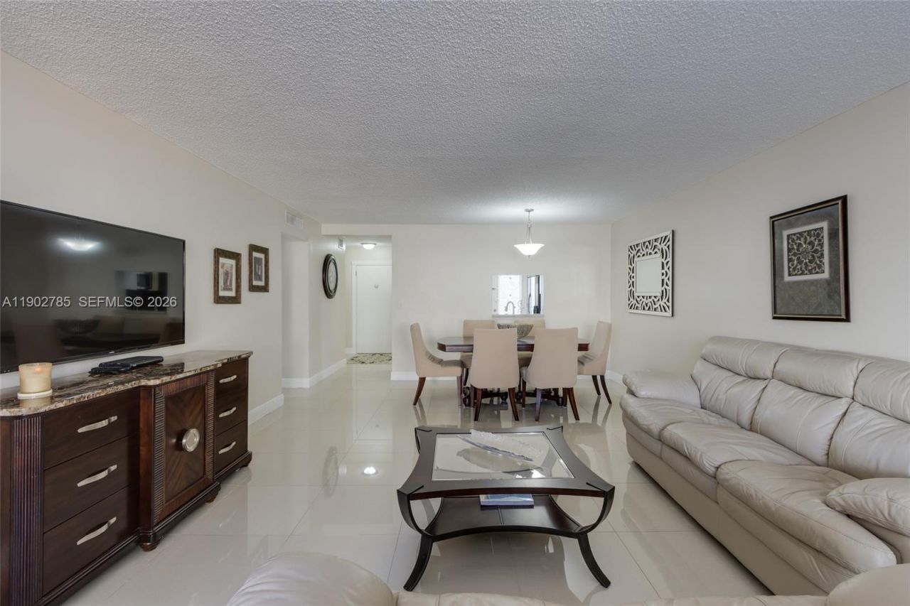 420 NE 12th Ave, Unit 208, Hallandale Beach, FL 33009 Photo