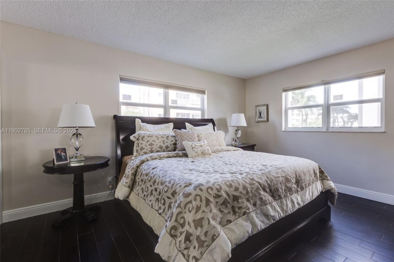 420 NE 12th Ave, Unit 208, Hallandale Beach, FL 33009 Photo