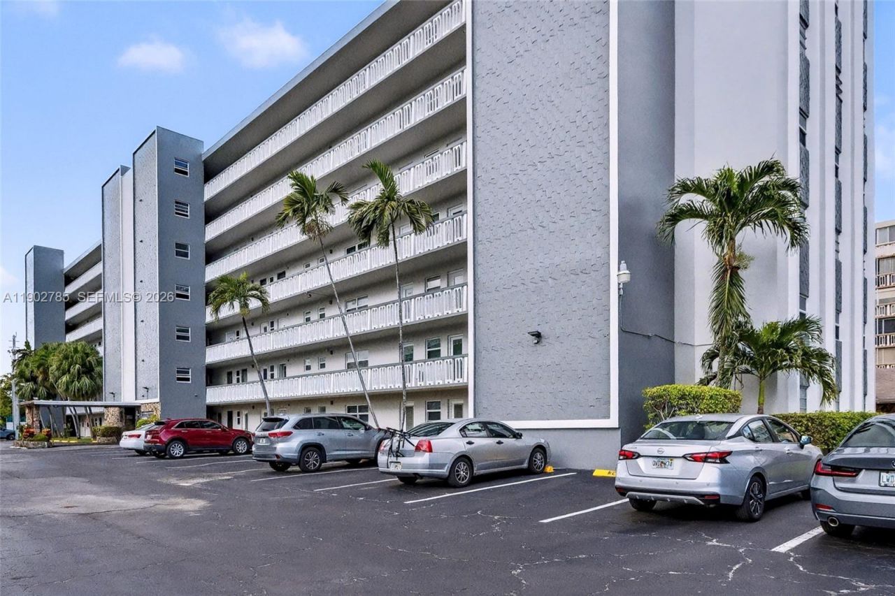 420 NE 12th Ave, Unit 208, Hallandale Beach, FL 33009 Photo