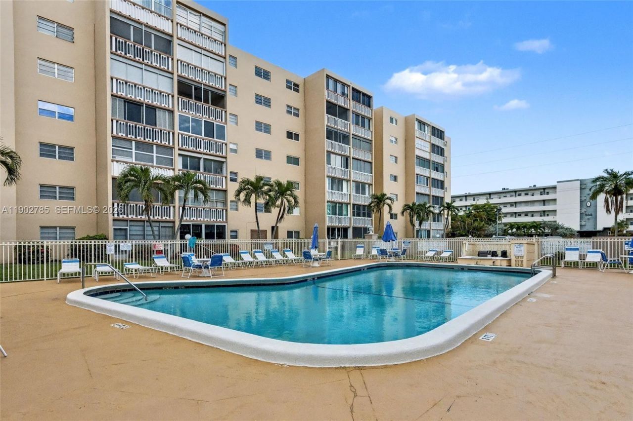 420 NE 12th Ave, Unit 208, Hallandale Beach, FL 33009 Photo