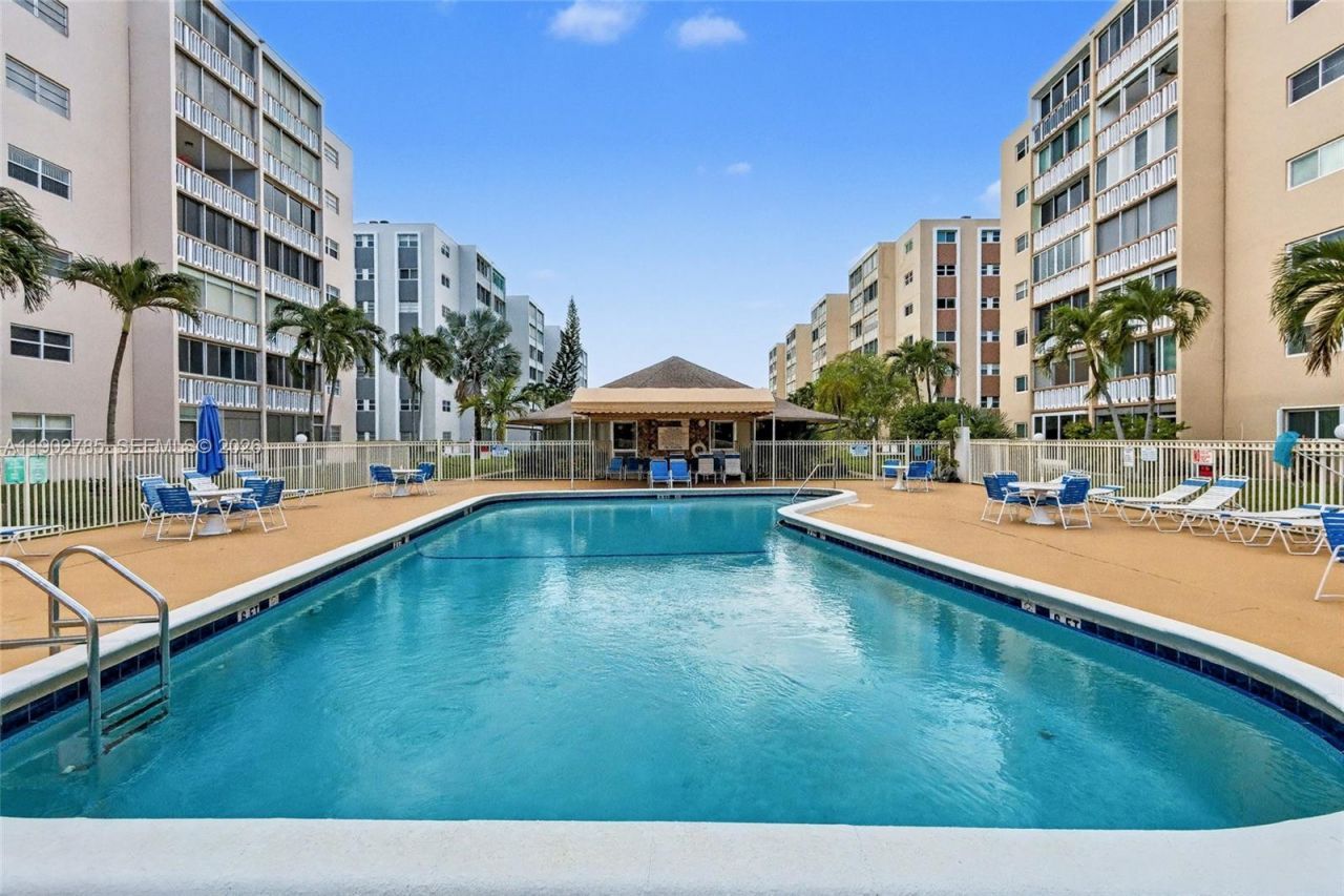 420 NE 12th Ave, Unit 208, Hallandale Beach, FL 33009 Photo