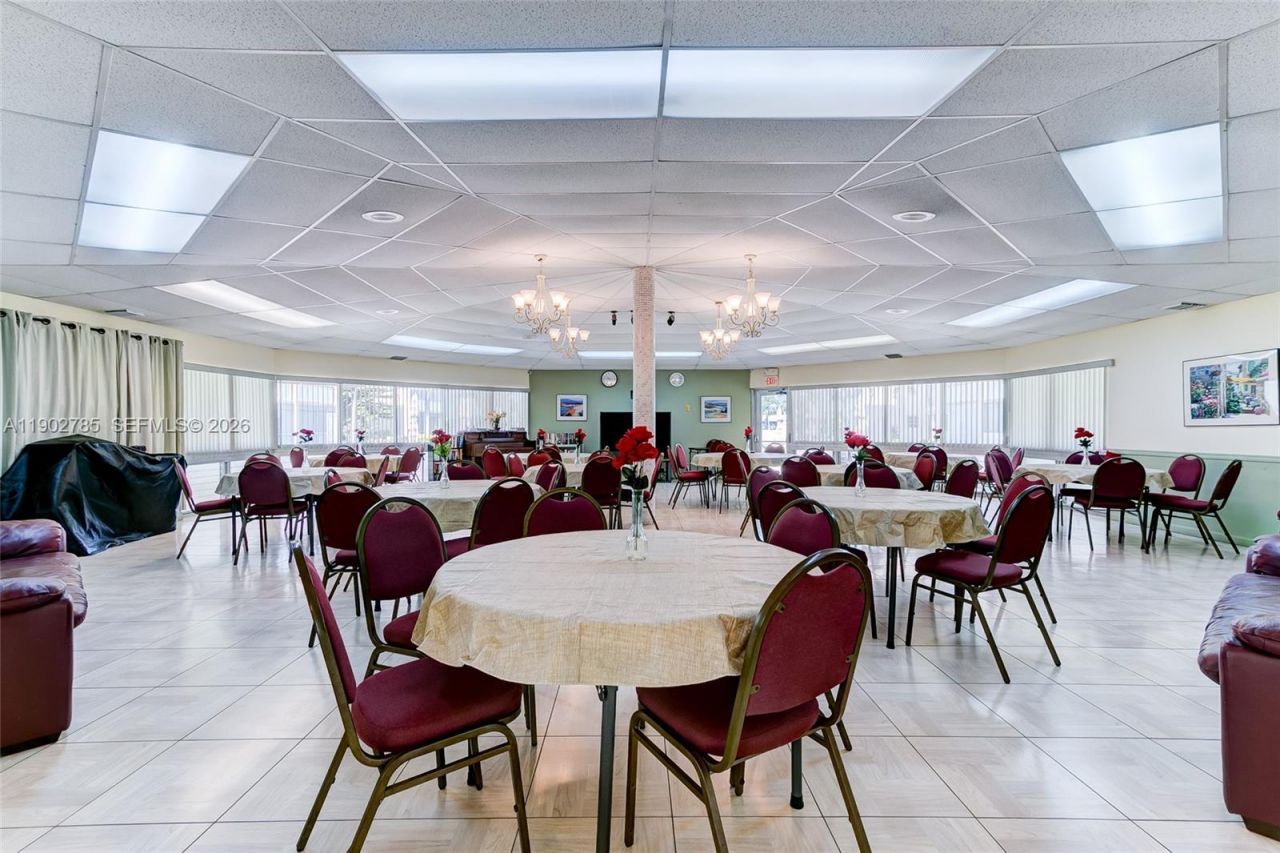 420 NE 12th Ave, Unit 208, Hallandale Beach, FL 33009 Photo