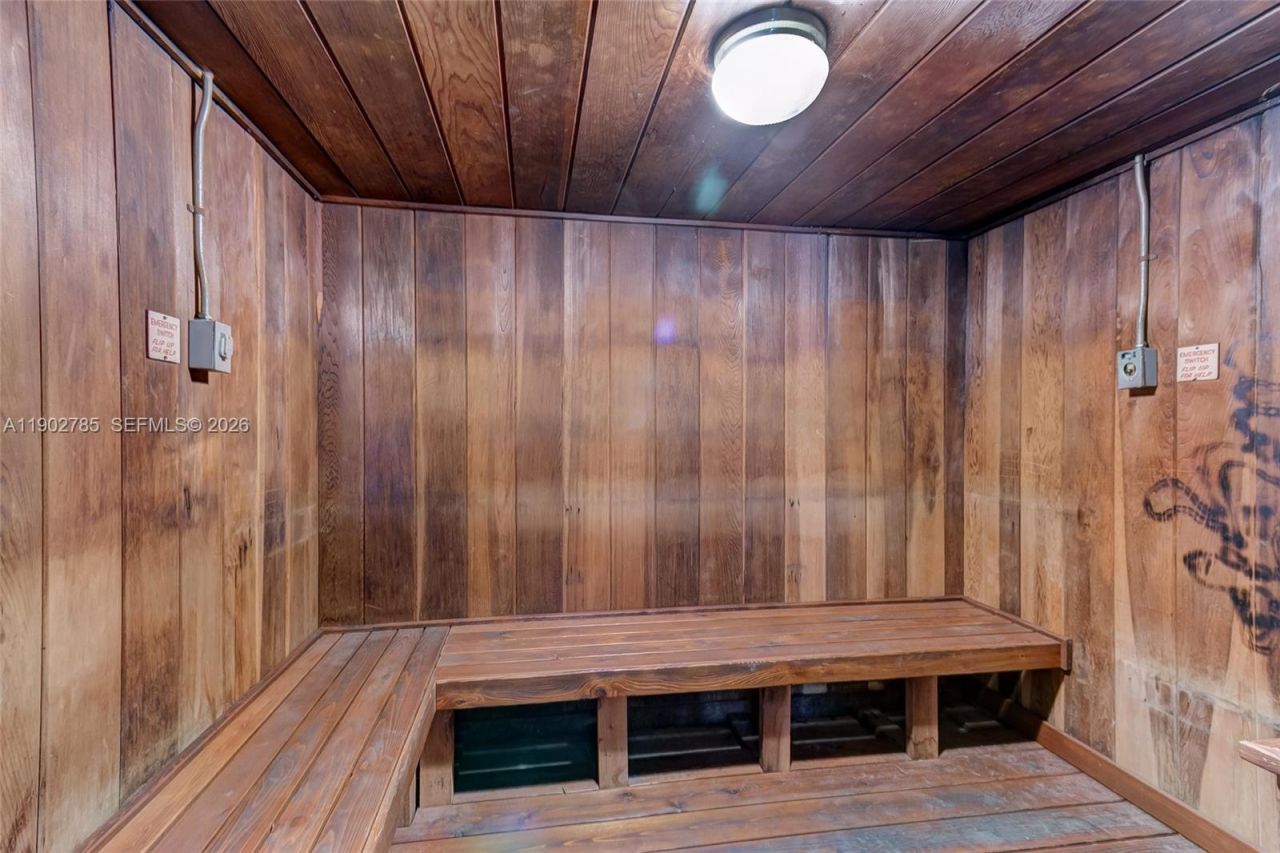 420 NE 12th Ave, Unit 208, Hallandale Beach, FL 33009 Photo