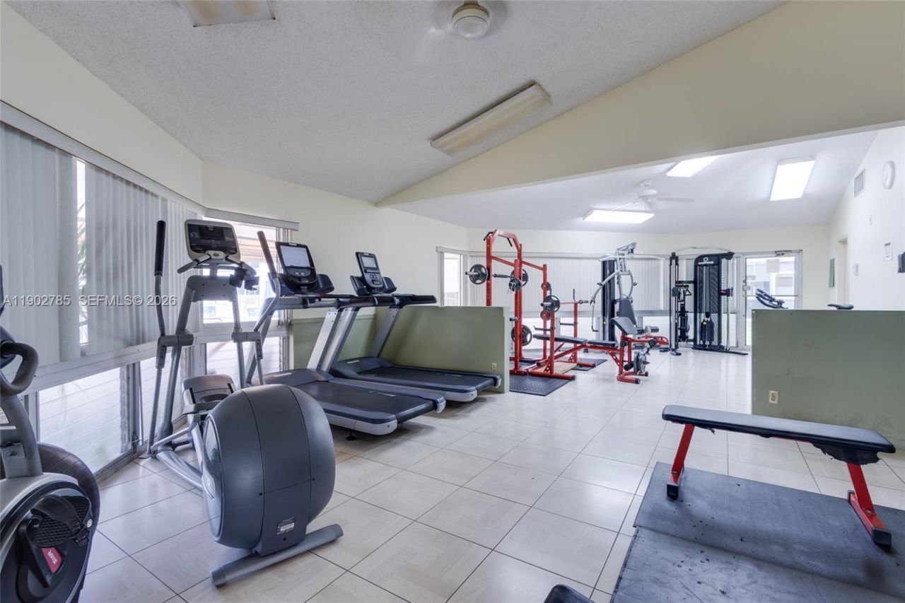 420 NE 12th Ave, Unit 208, Hallandale Beach, FL 33009 Photo