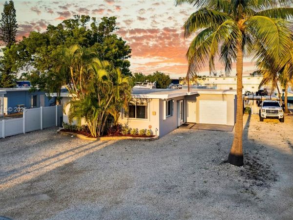 132 E Gardenia St, Tavernier, FL 33070