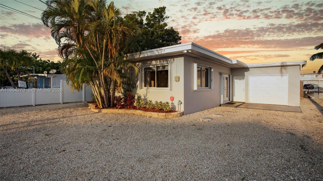 132 E Gardenia St, Tavernier, FL 33070 Photo