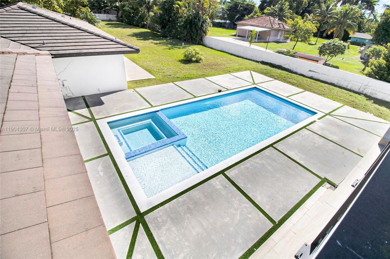 12890 NW 2nd St, Miami, FL 33182 Photo