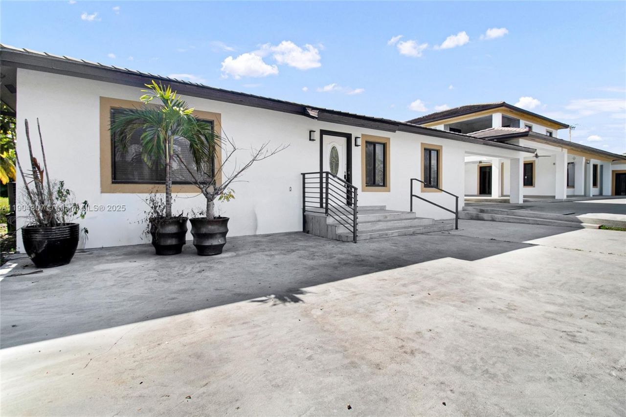 12890 NW 2nd St, Miami, FL 33182 Photo