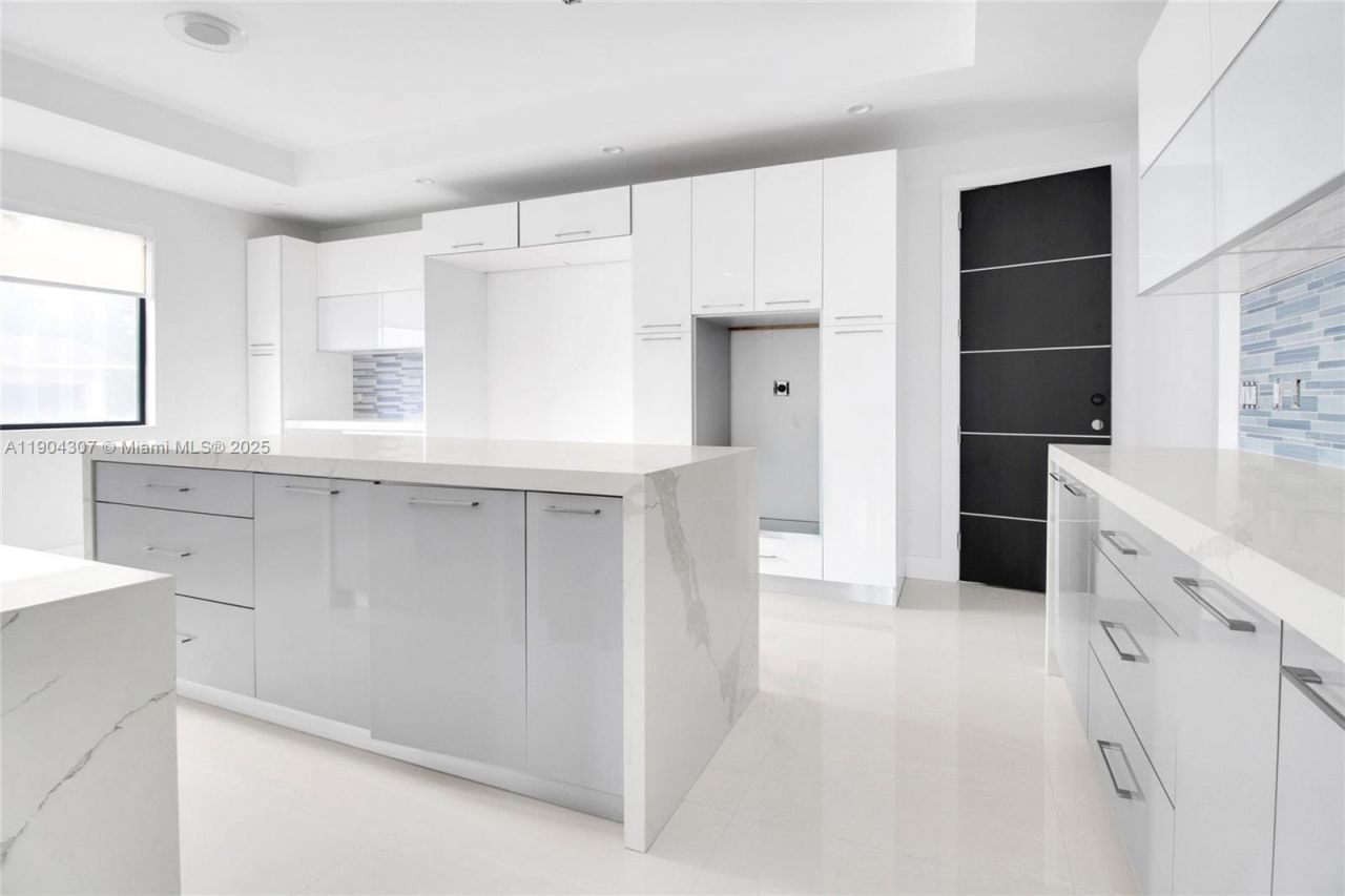 12890 NW 2nd St, Miami, FL 33182 Photo