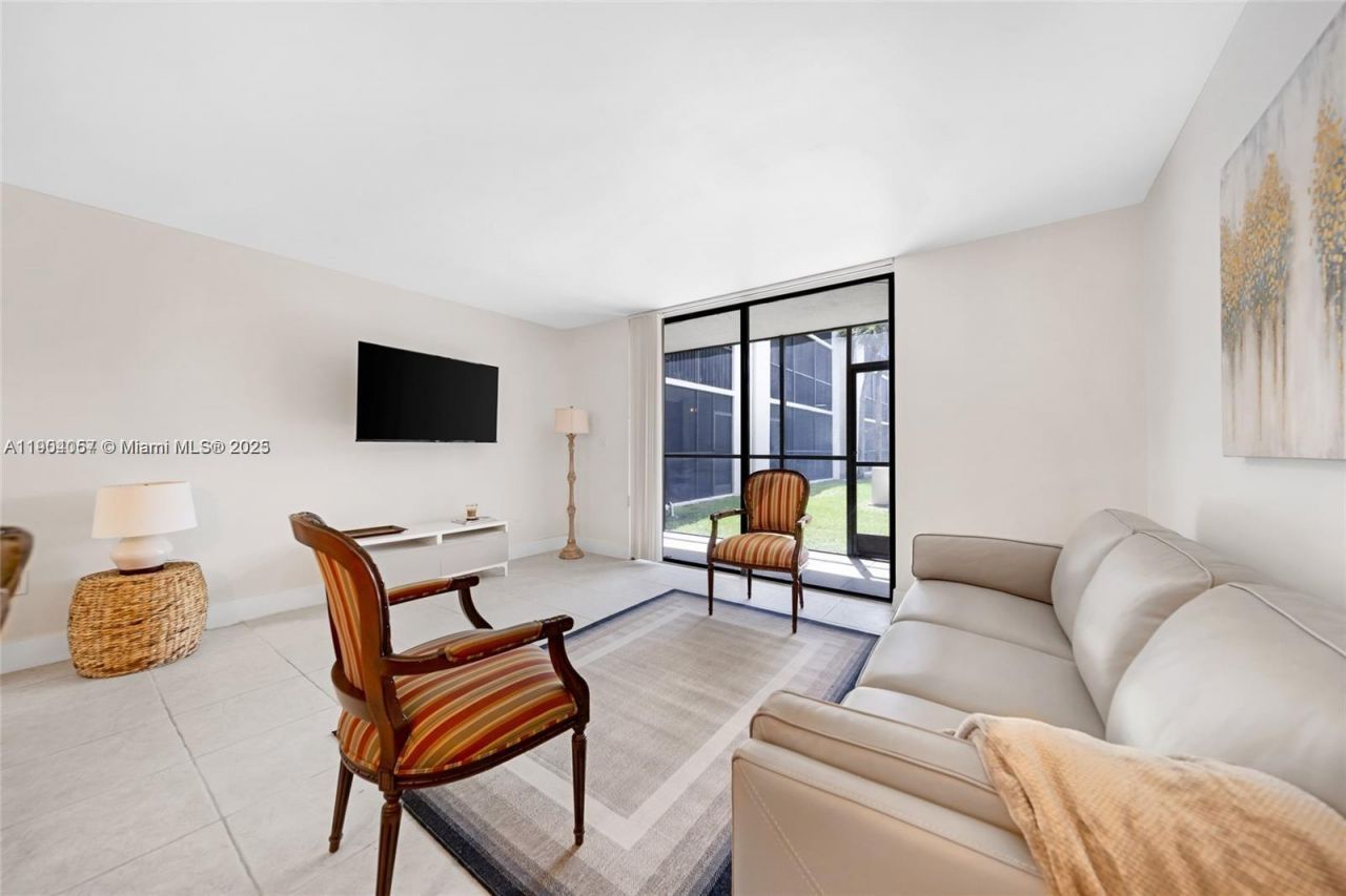 8005 SW 107th Ave, Unit 122, Miami, FL 33173 Photo