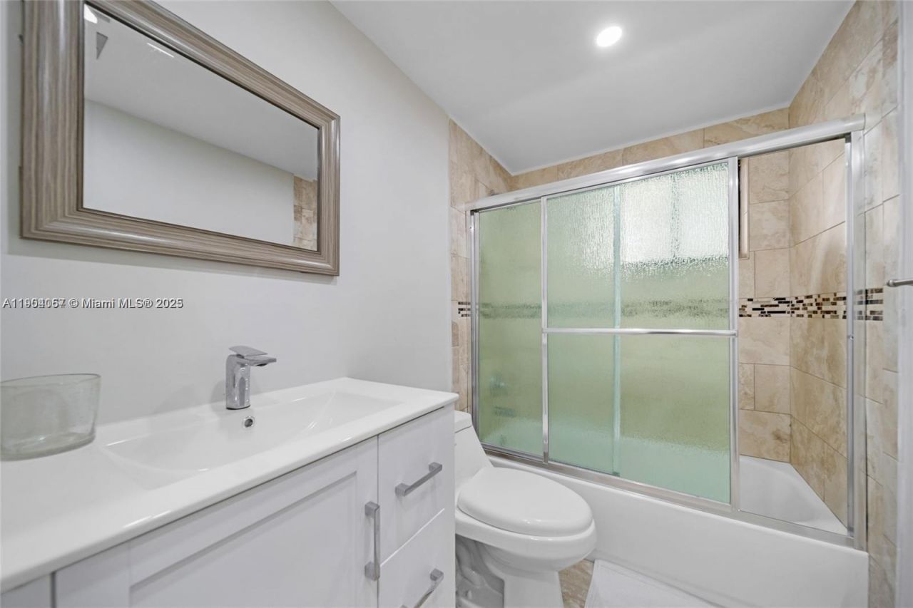 8005 SW 107th Ave, Unit 122, Miami, FL 33173 Photo