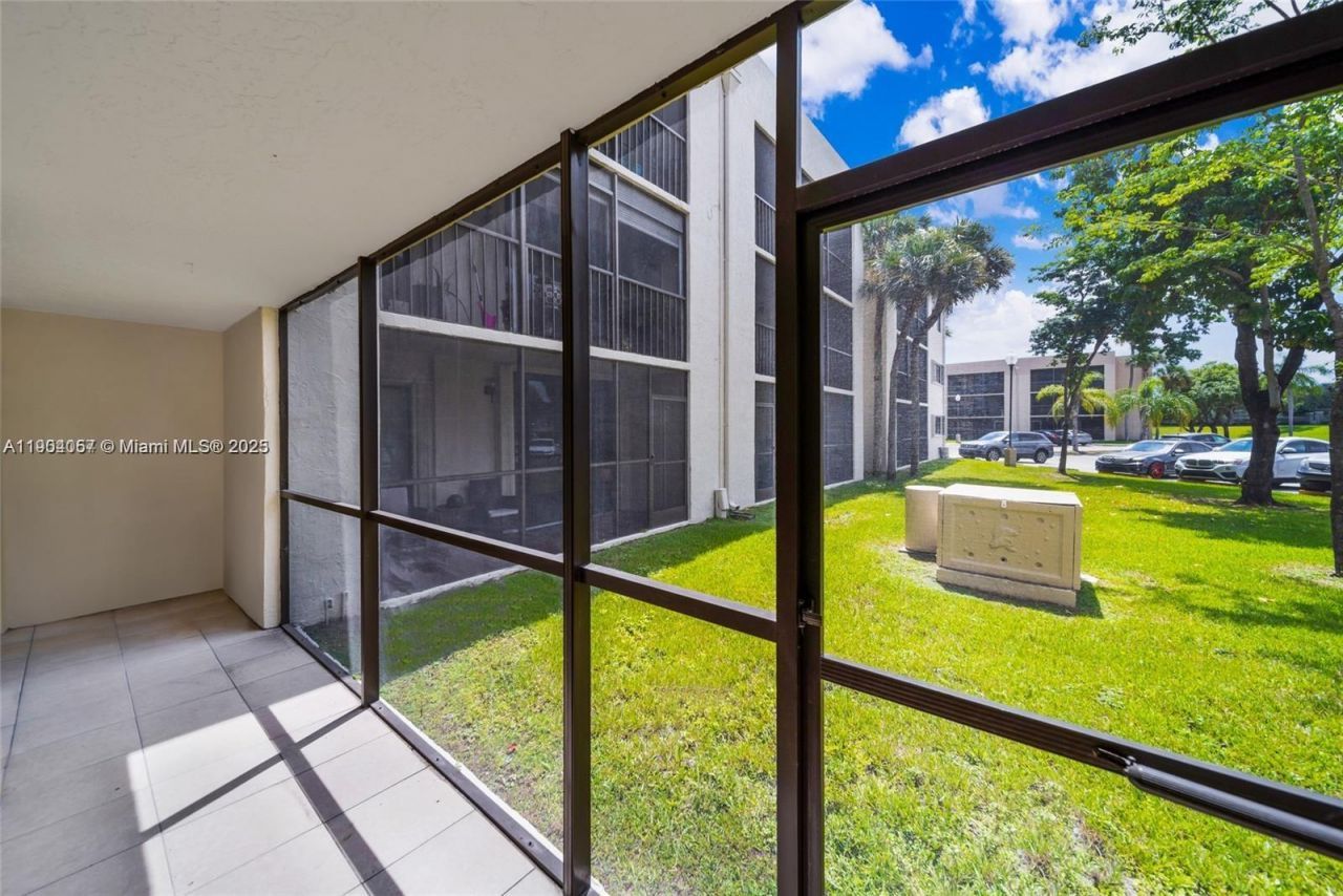 8005 SW 107th Ave, Unit 122, Miami, FL 33173 Photo