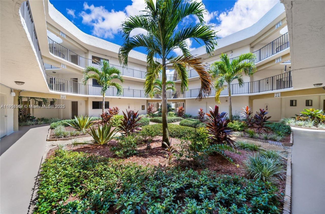 8005 SW 107th Ave, Unit 122, Miami, FL 33173 Photo
