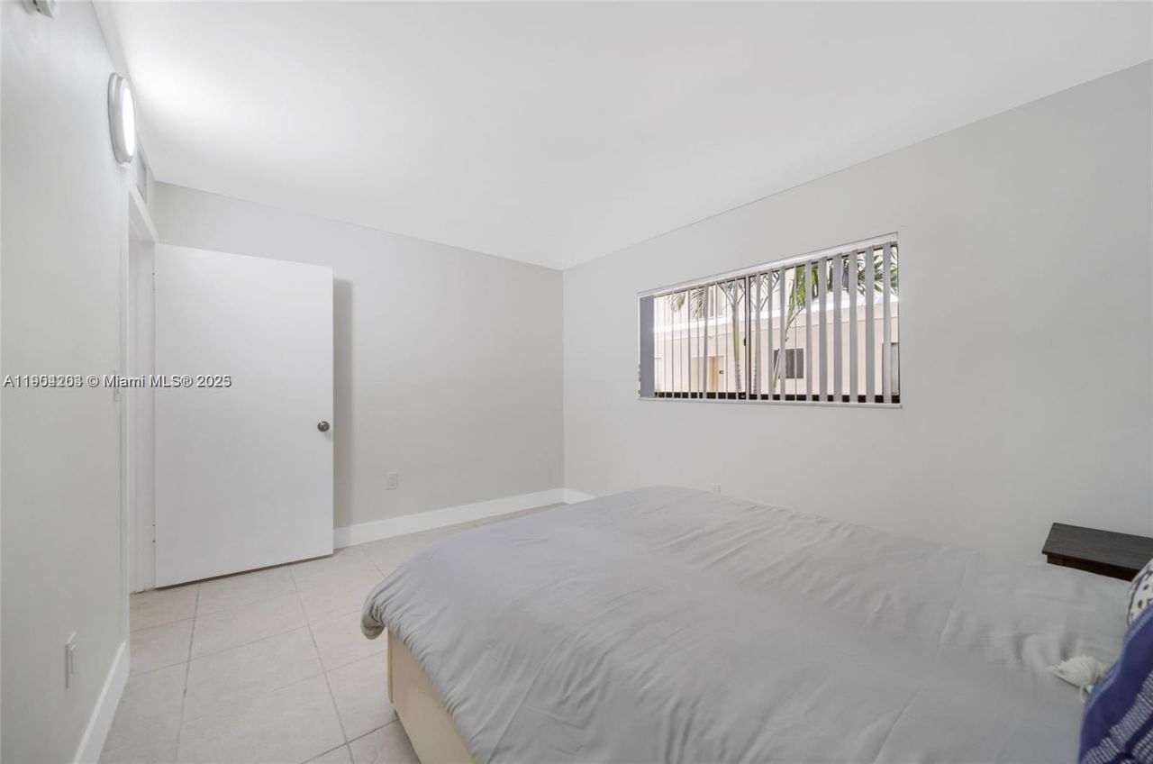 8005 SW 107th Ave, Unit 122, Miami, FL 33173 Photo