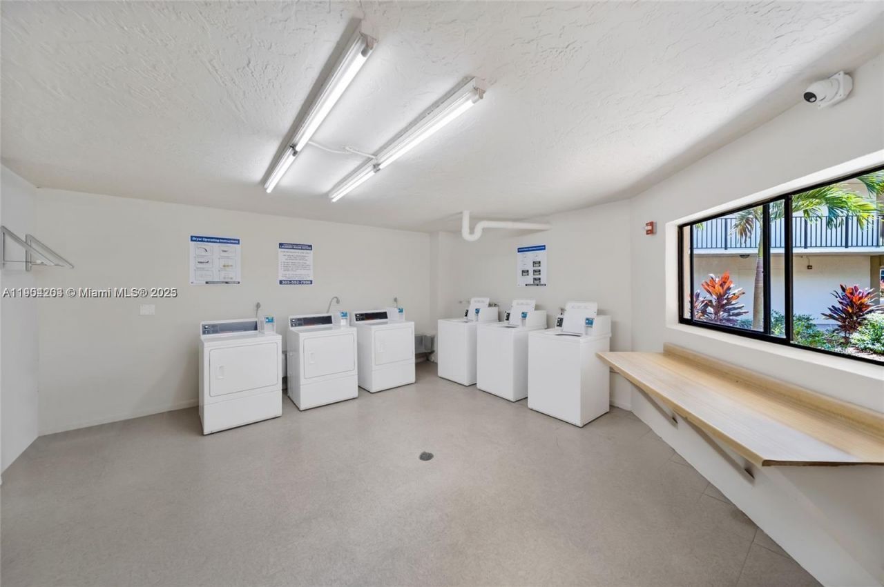 8005 SW 107th Ave, Unit 122, Miami, FL 33173 Photo