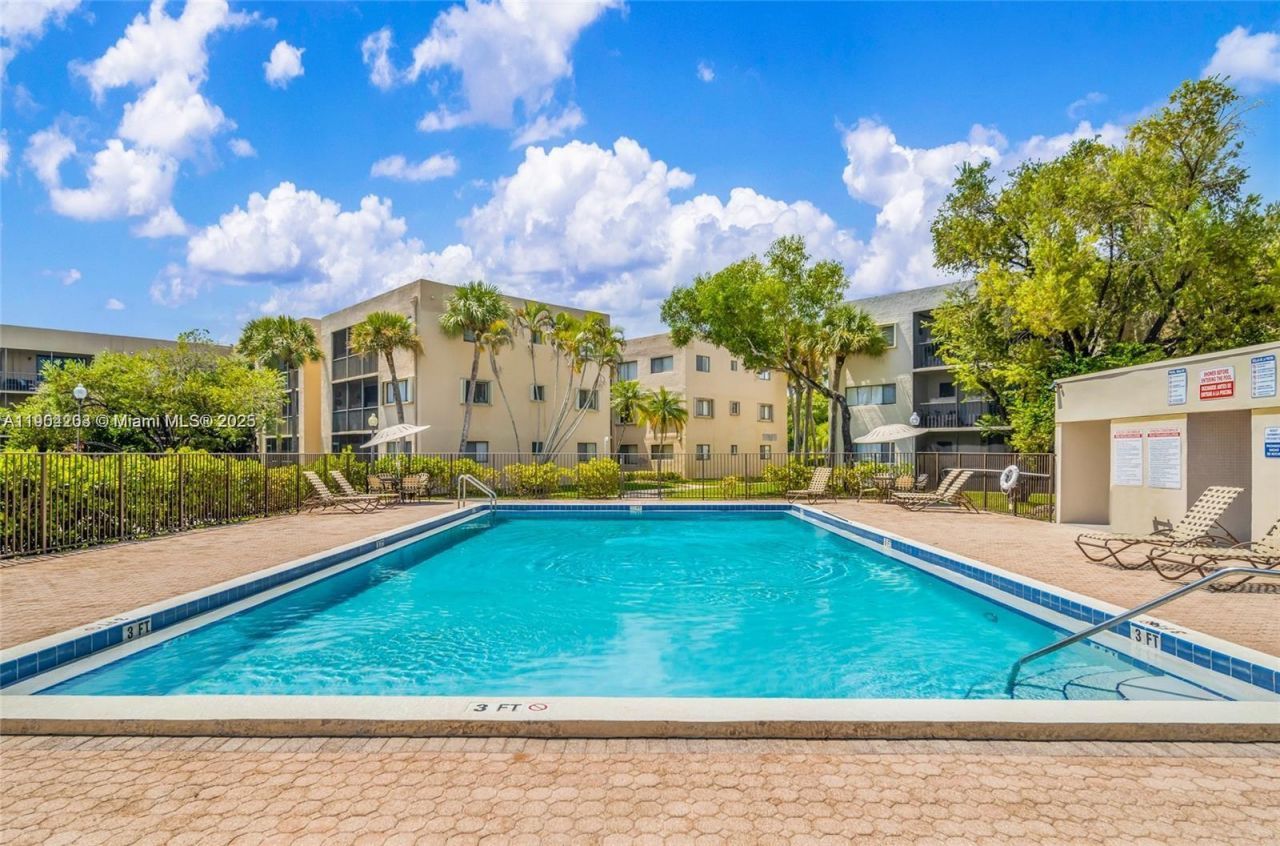 8005 SW 107th Ave, Unit 122, Miami, FL 33173 Photo