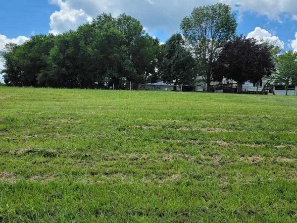 1007 Parkview Dr, Tipton, IA 52772