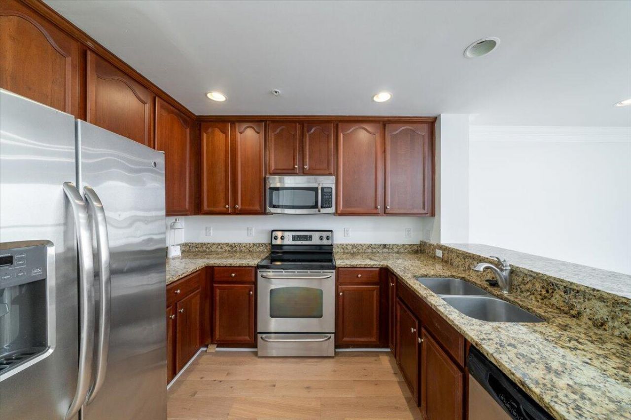 732 S Shelmore Boulevard Photo 10