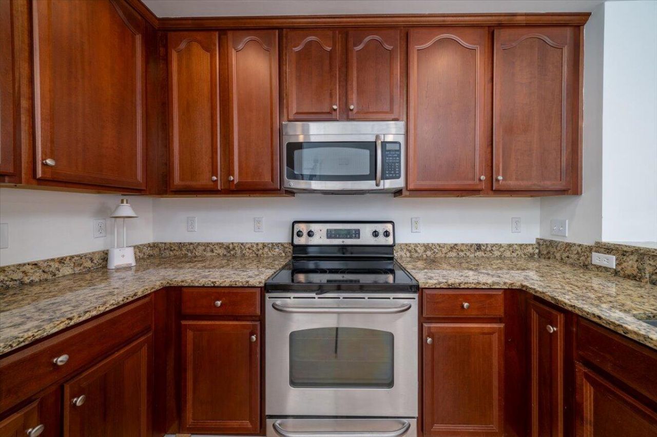 732 S Shelmore Boulevard Photo 11