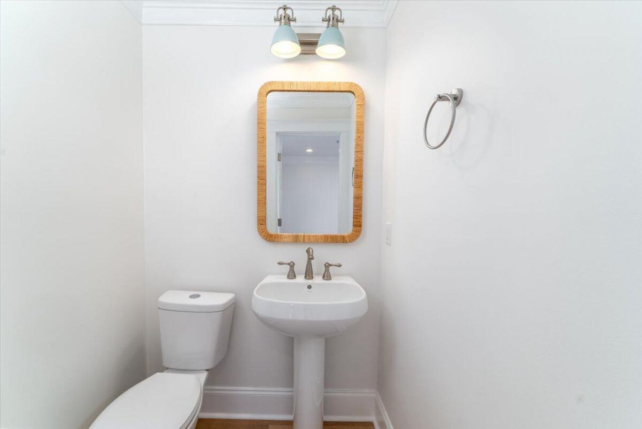 732 S Shelmore Boulevard Photo 12