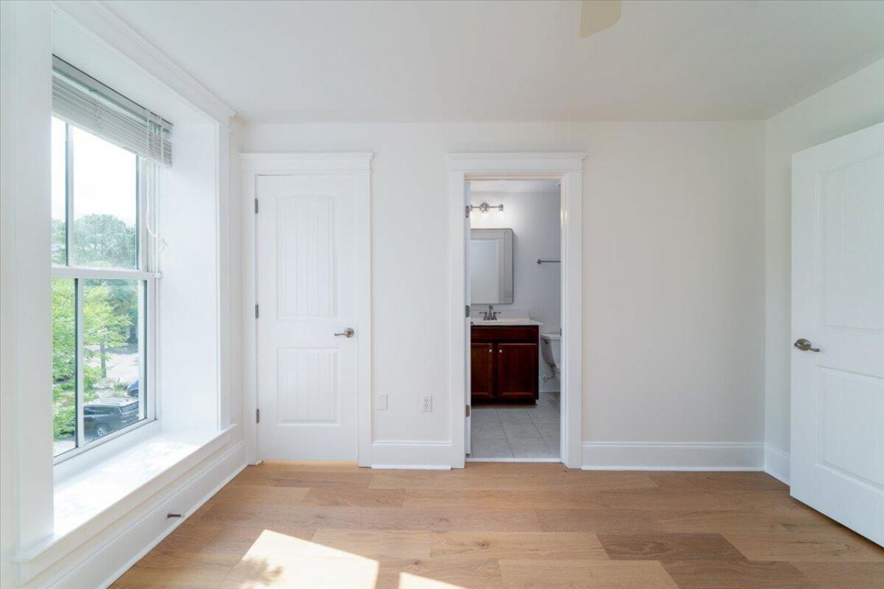 732 S Shelmore Boulevard Photo 13