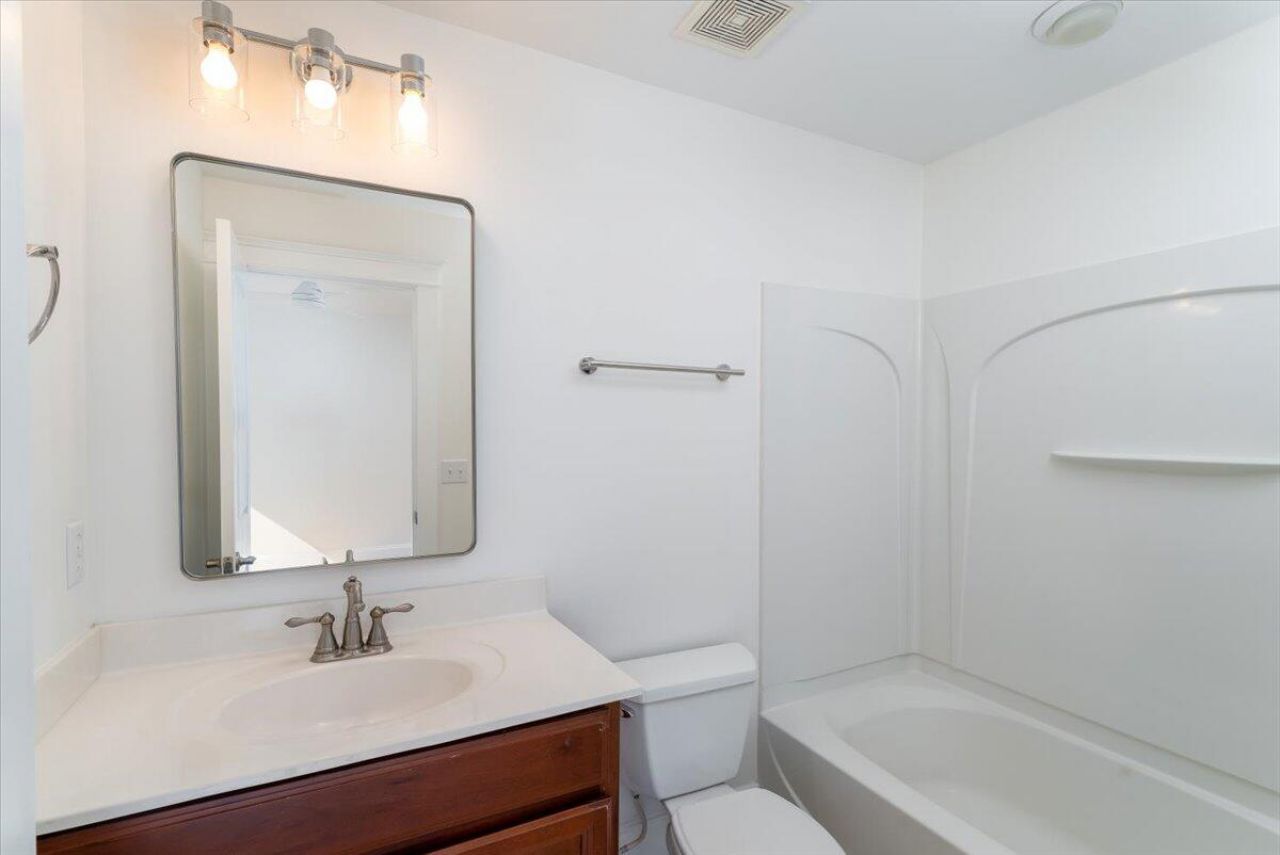 732 S Shelmore Boulevard Photo 15