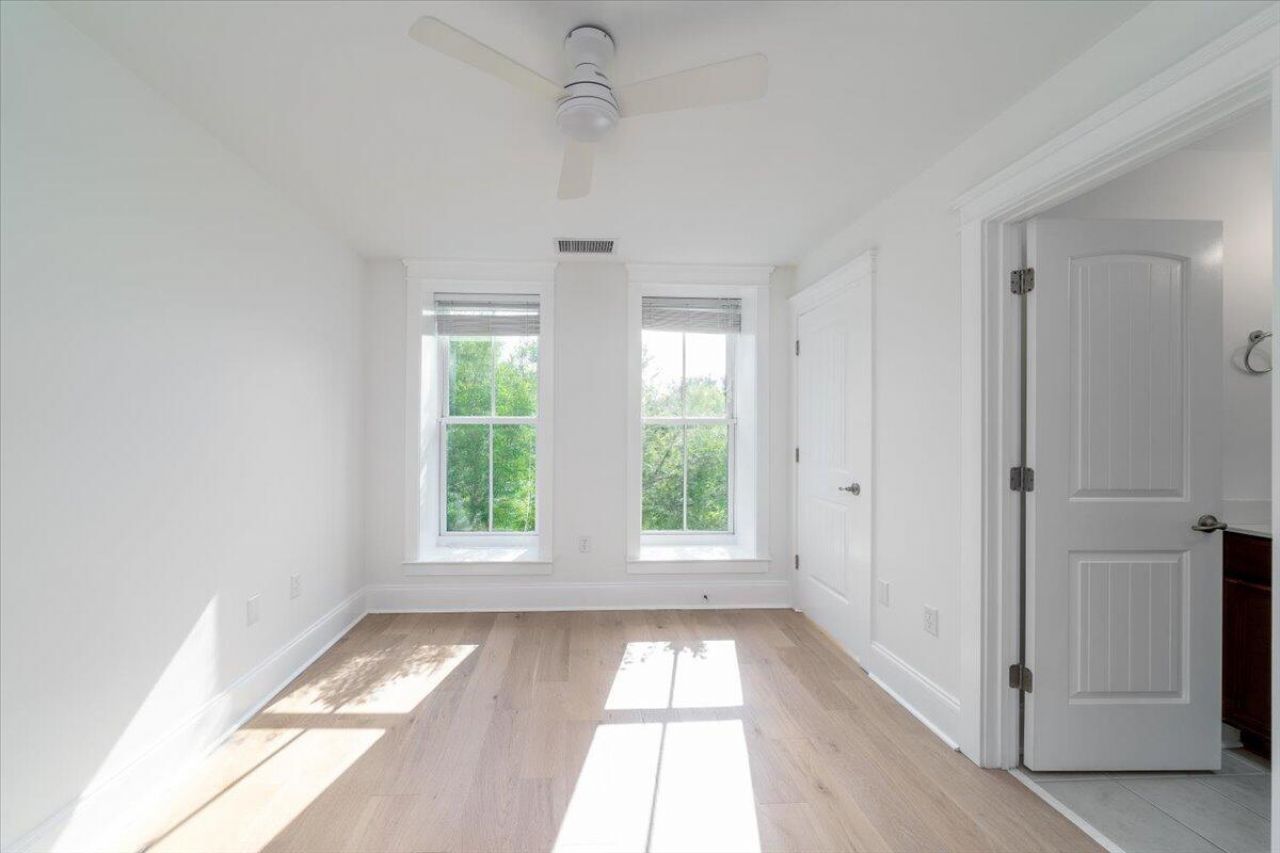 732 S Shelmore Boulevard Photo 5