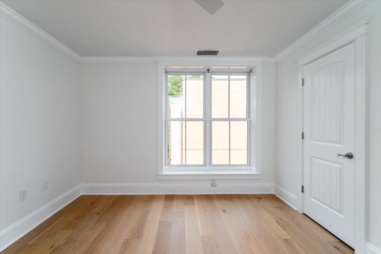 732 S Shelmore Boulevard Photo 7