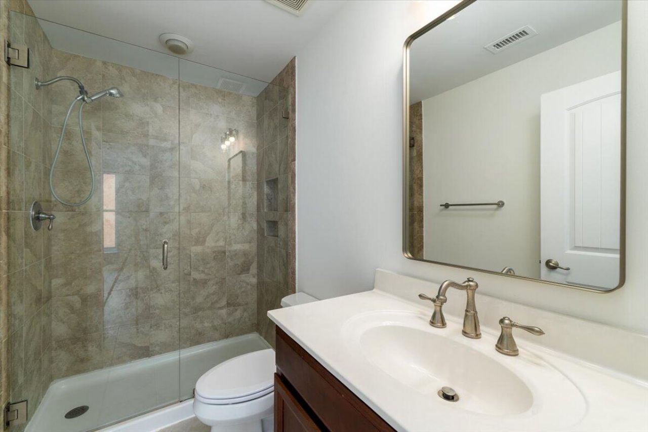 732 S Shelmore Boulevard Photo 9