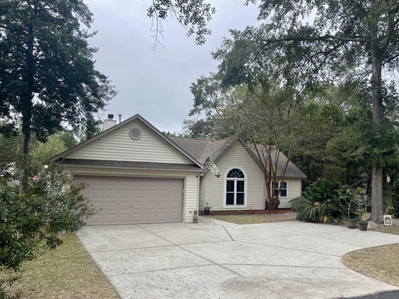 219 Gloria Street Photo 10