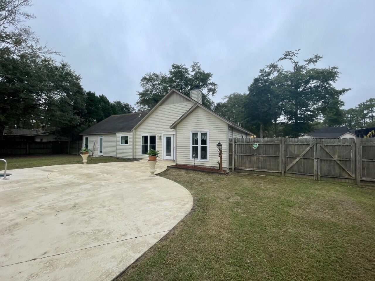 219 Gloria Street Photo 13