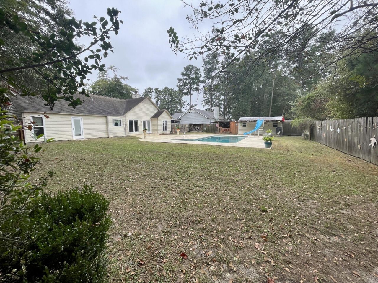 219 Gloria Street Photo 14