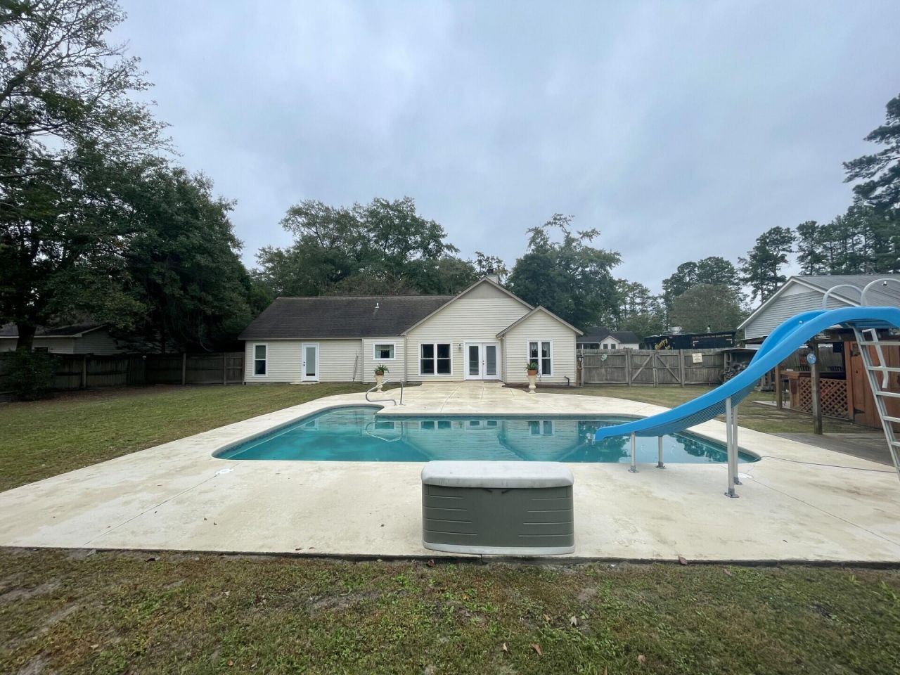 219 Gloria Street Photo 3