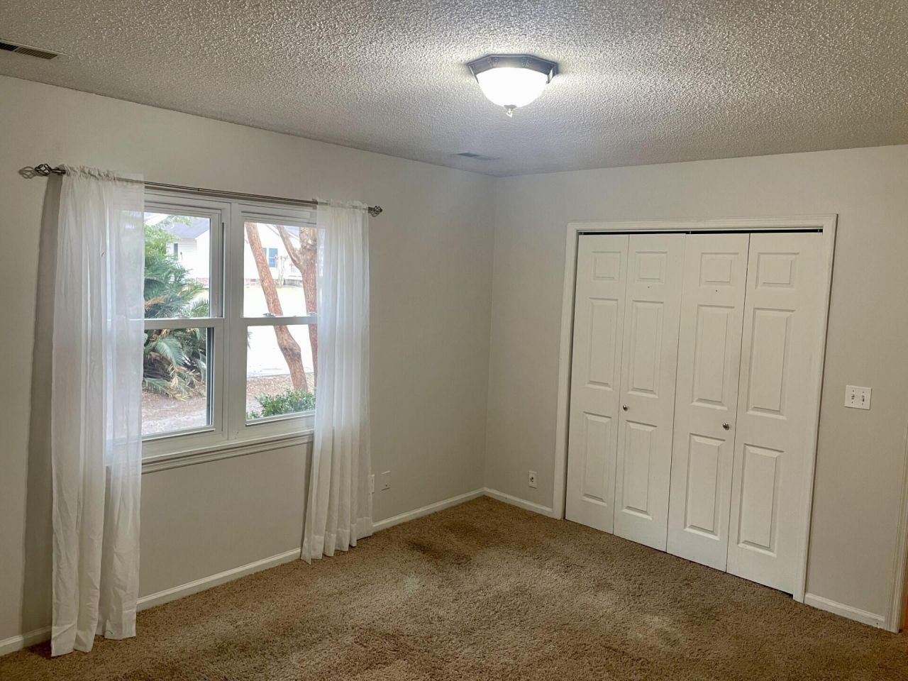 219 Gloria Street Photo 34