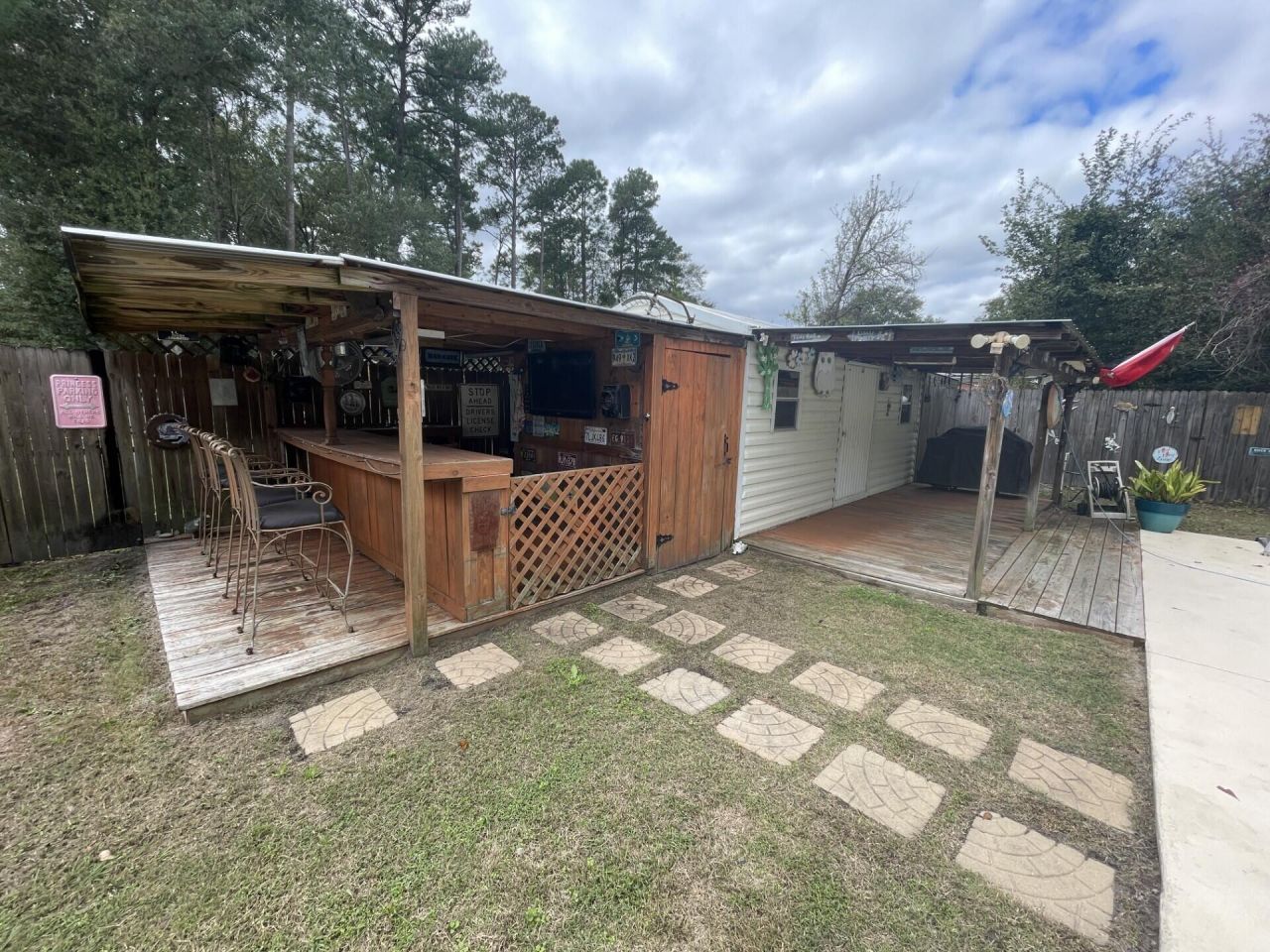 219 Gloria Street Photo 42