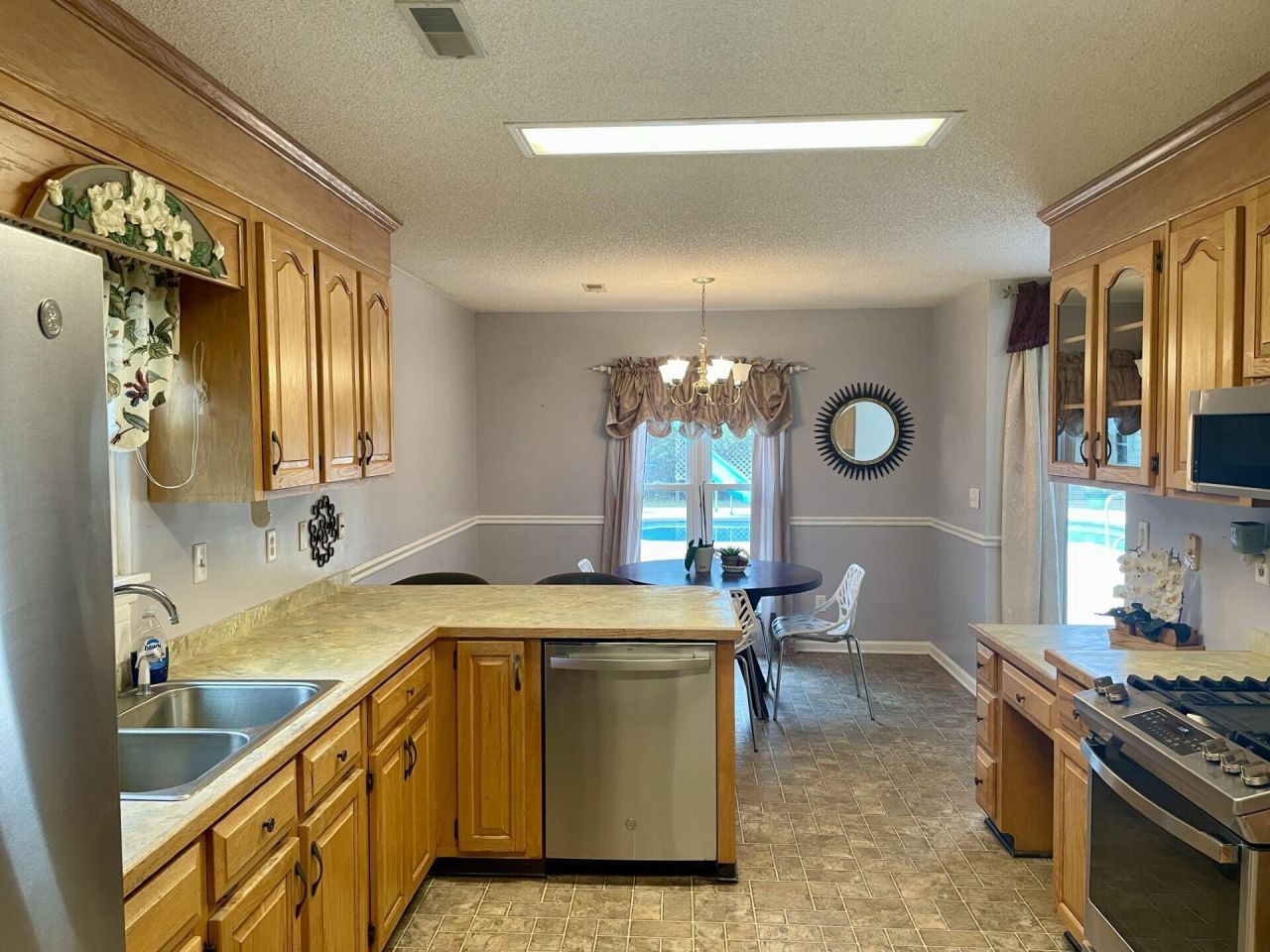 219 Gloria Street Photo 5