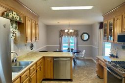 219 Gloria Street photo 4